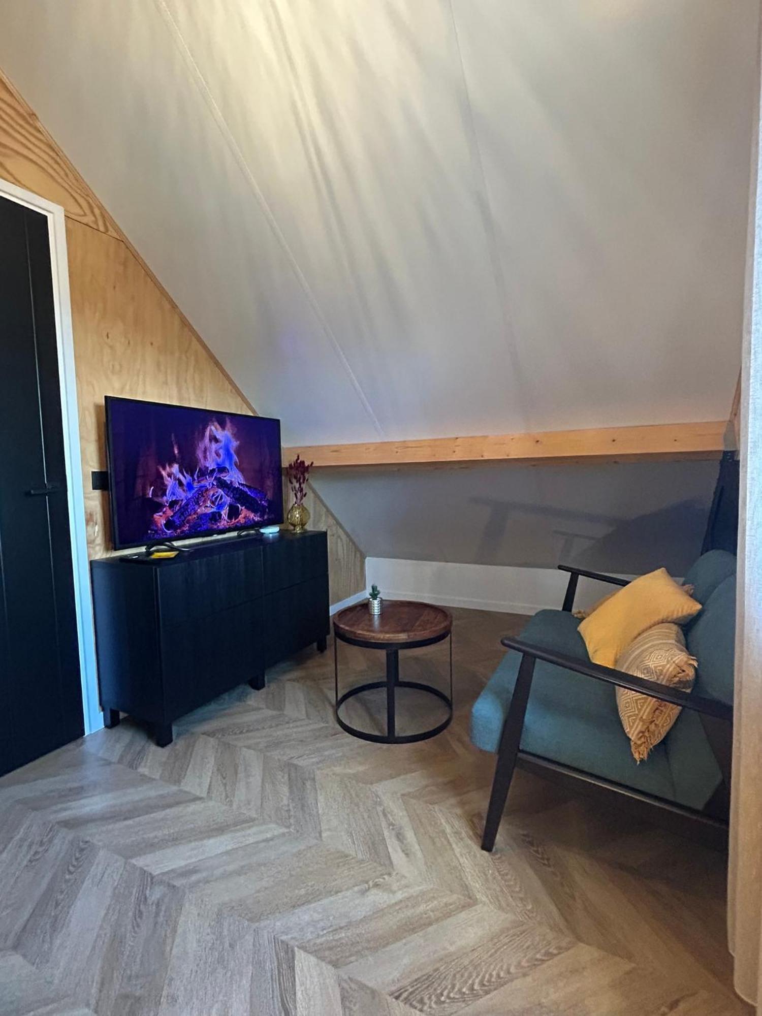 Tiny House Thuus Villa Sint Annaland Exterior photo